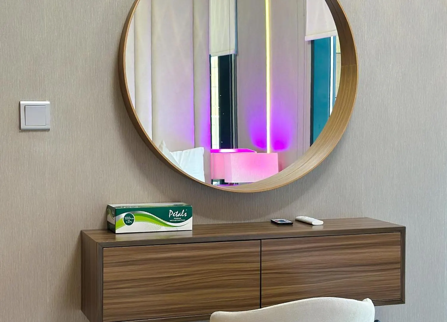 Pool View 1Br Modern & Stylish Apartment Dubai