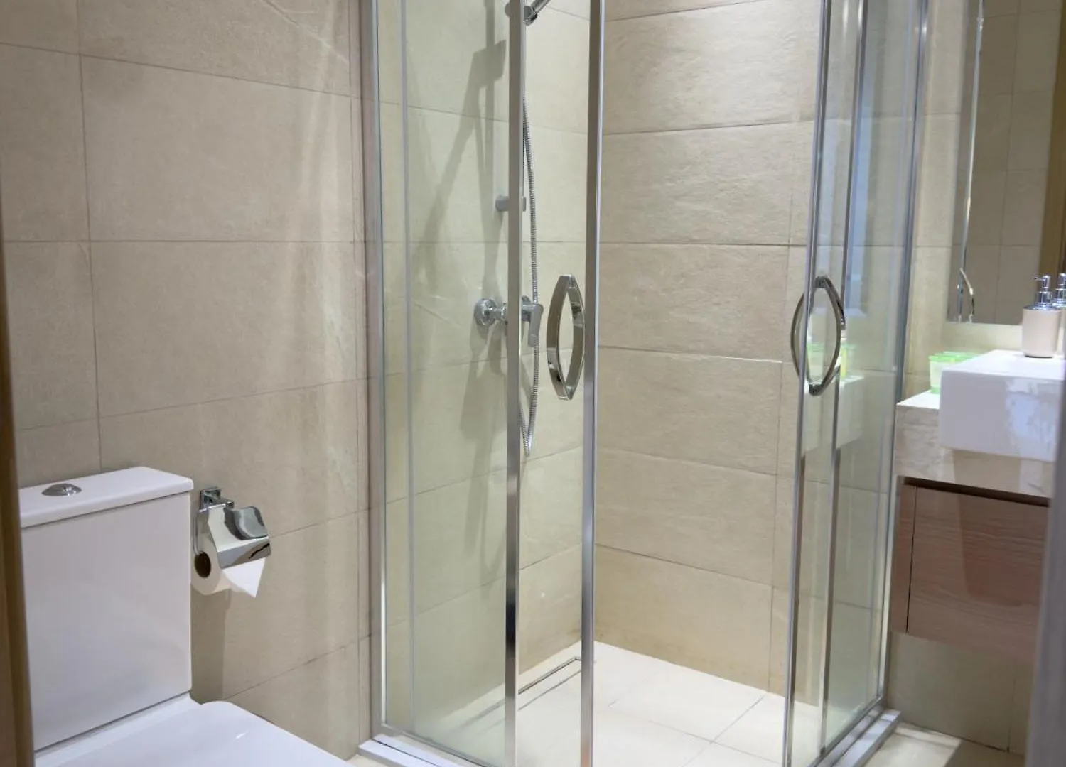 Pool View 1Br Modern & Stylish Apartment Dubai United Arab Emirates
