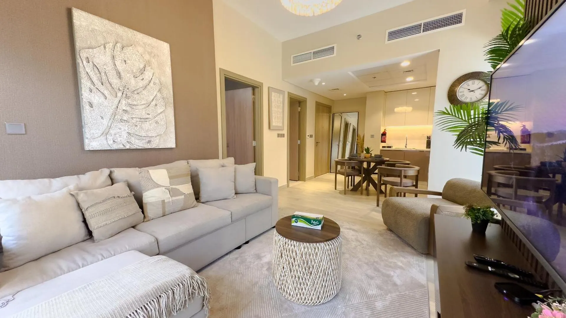Pool View 1Br Modern & Stylish Apartment Dubai