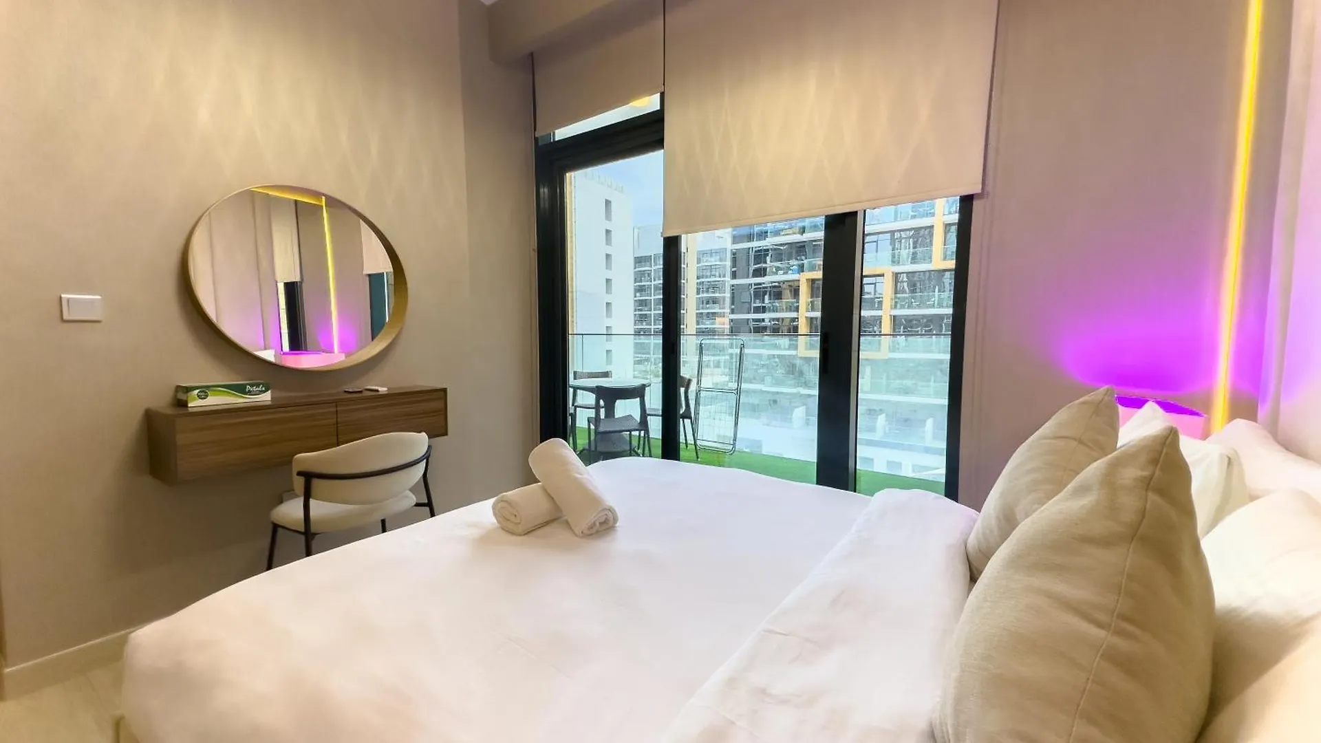 Pool View 1Br Modern & Stylish Apartment Dubai