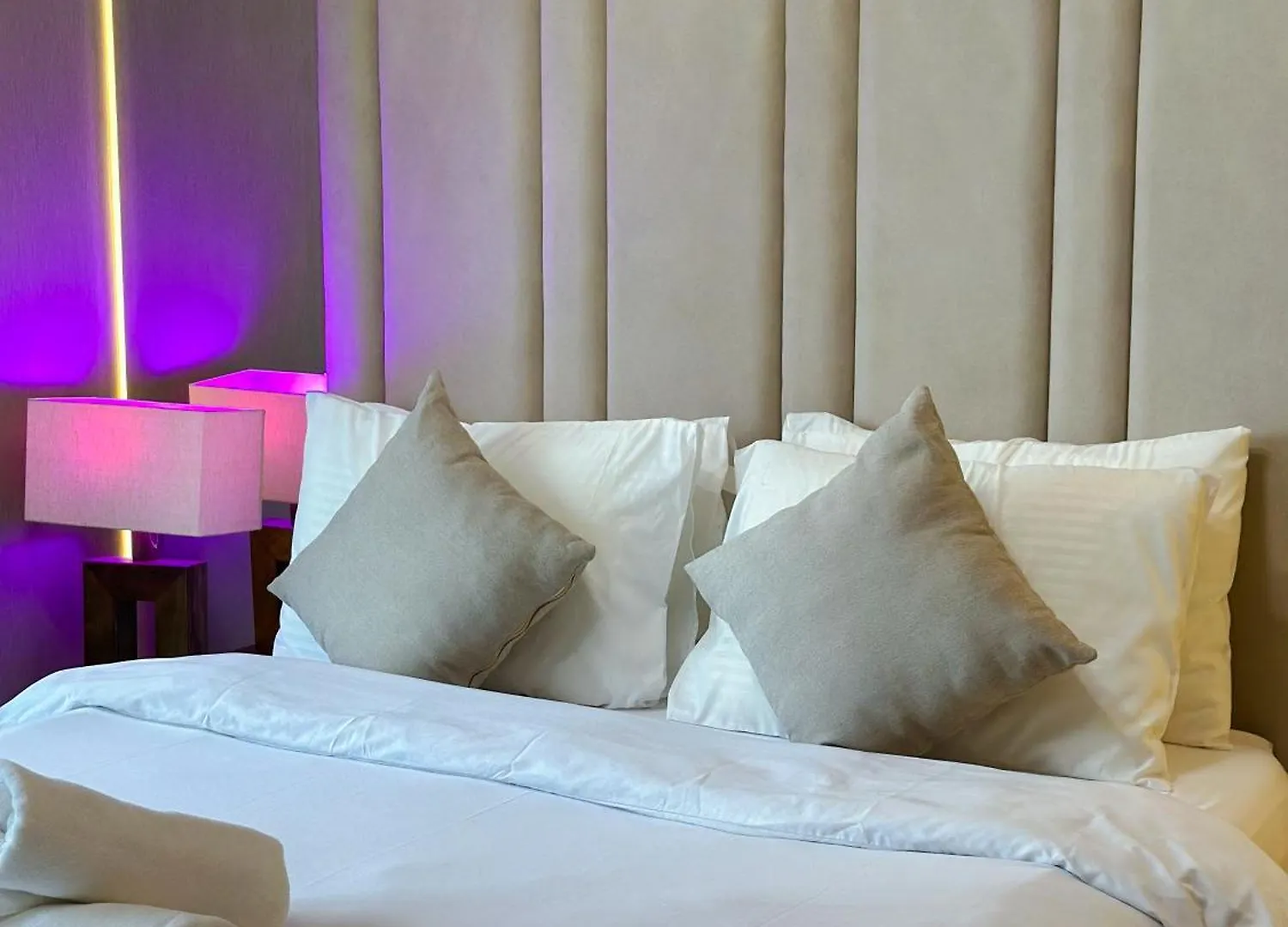 Pool View 1Br Modern & Stylish Apartment Dubai 0*,  United Arab Emirates