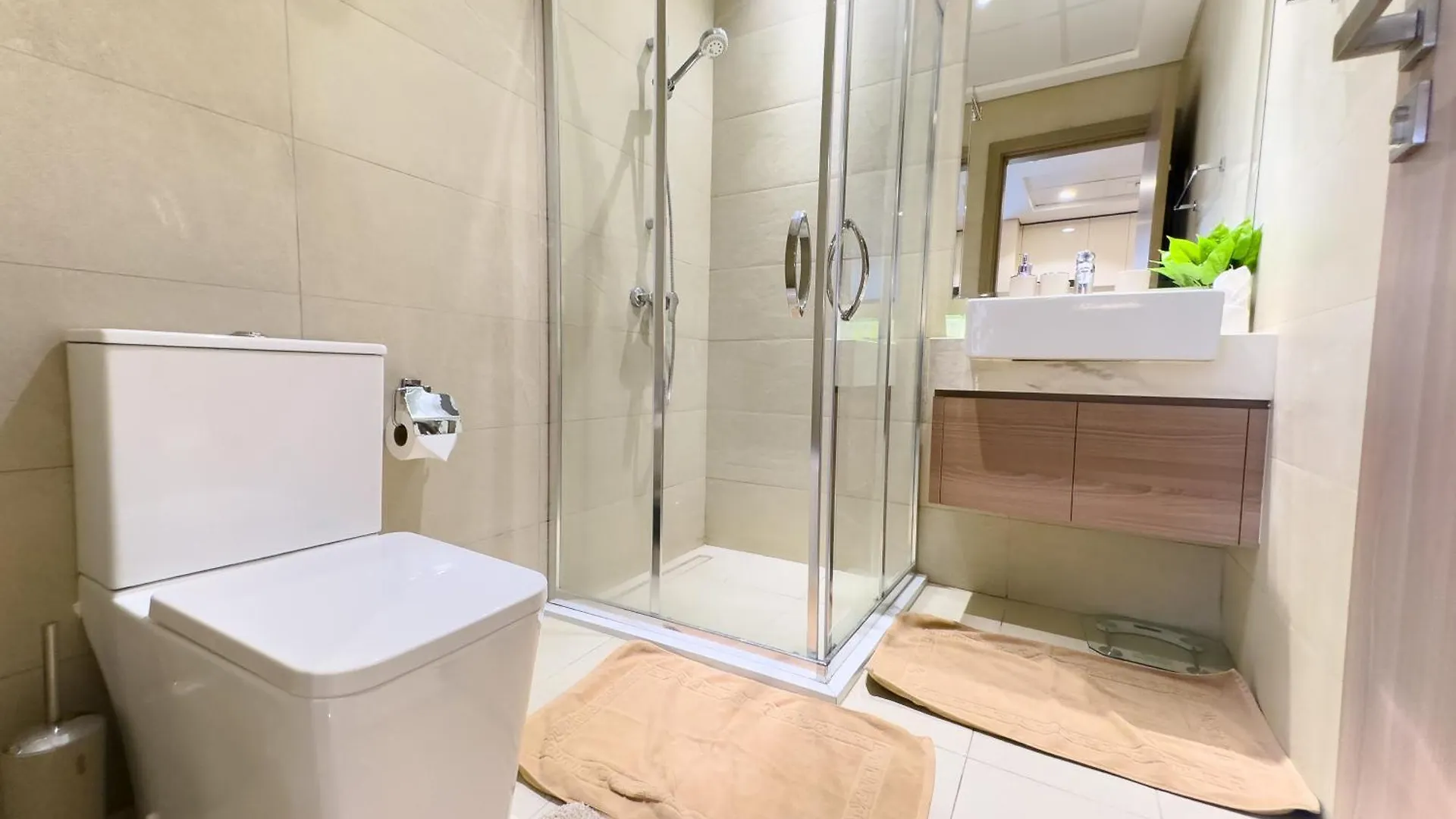 Pool View 1Br Modern & Stylish Apartment Dubai